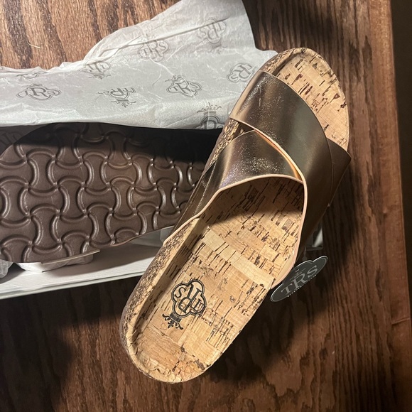 Rose gold cork sandals - Picture 3 of 5